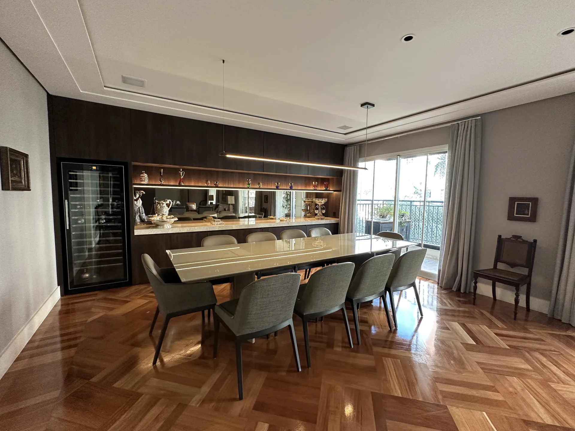 Sala de jantar do Apartamento Ibirapuera, projeto de Denise Kaupert