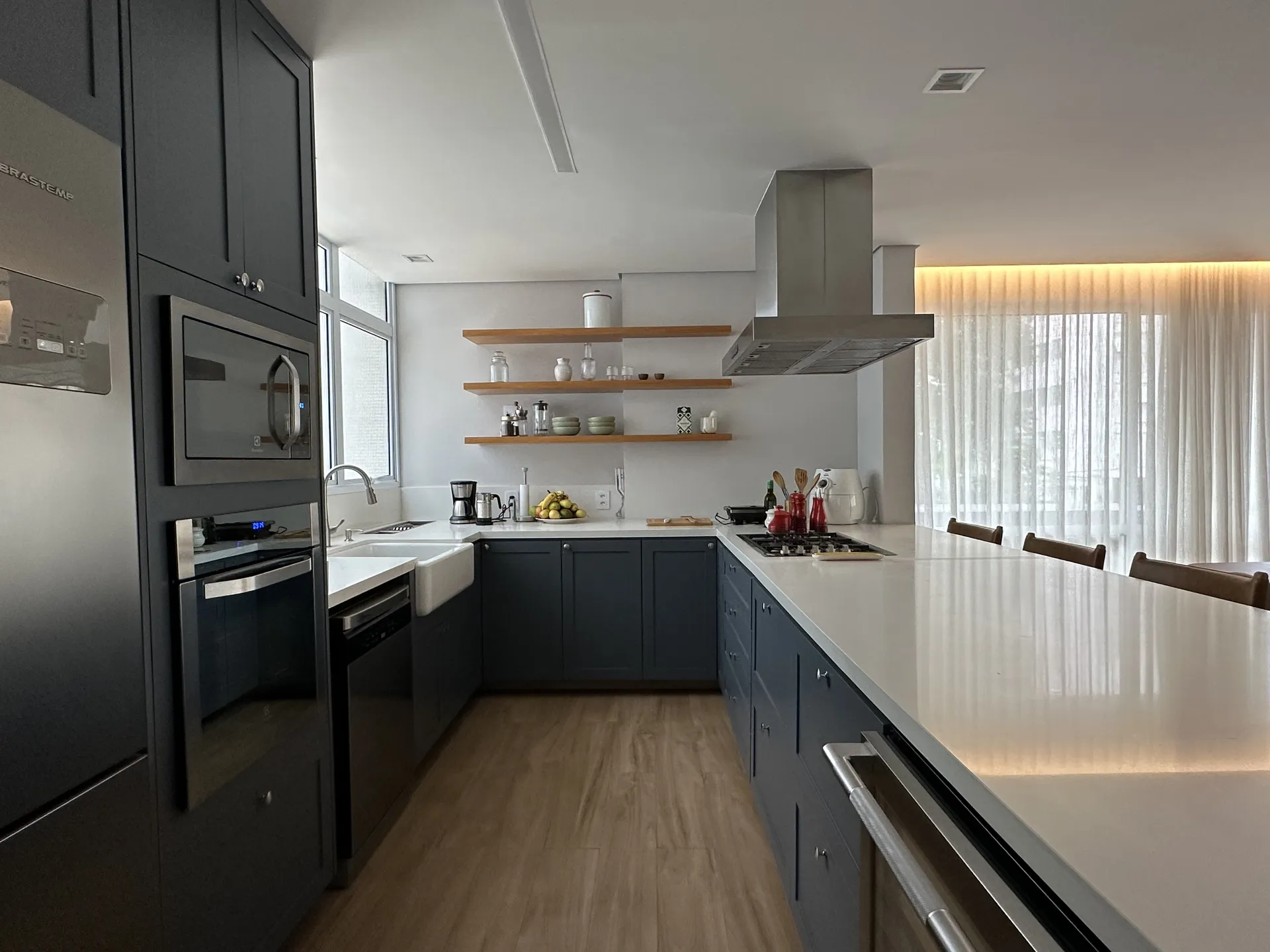 Living do Duplex Itaim Bibi, projeto de Denise Kaupert